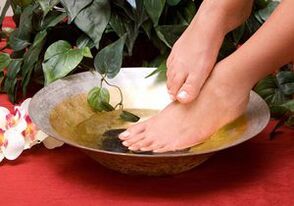 Bath with domestic soap against the fungus of the foot